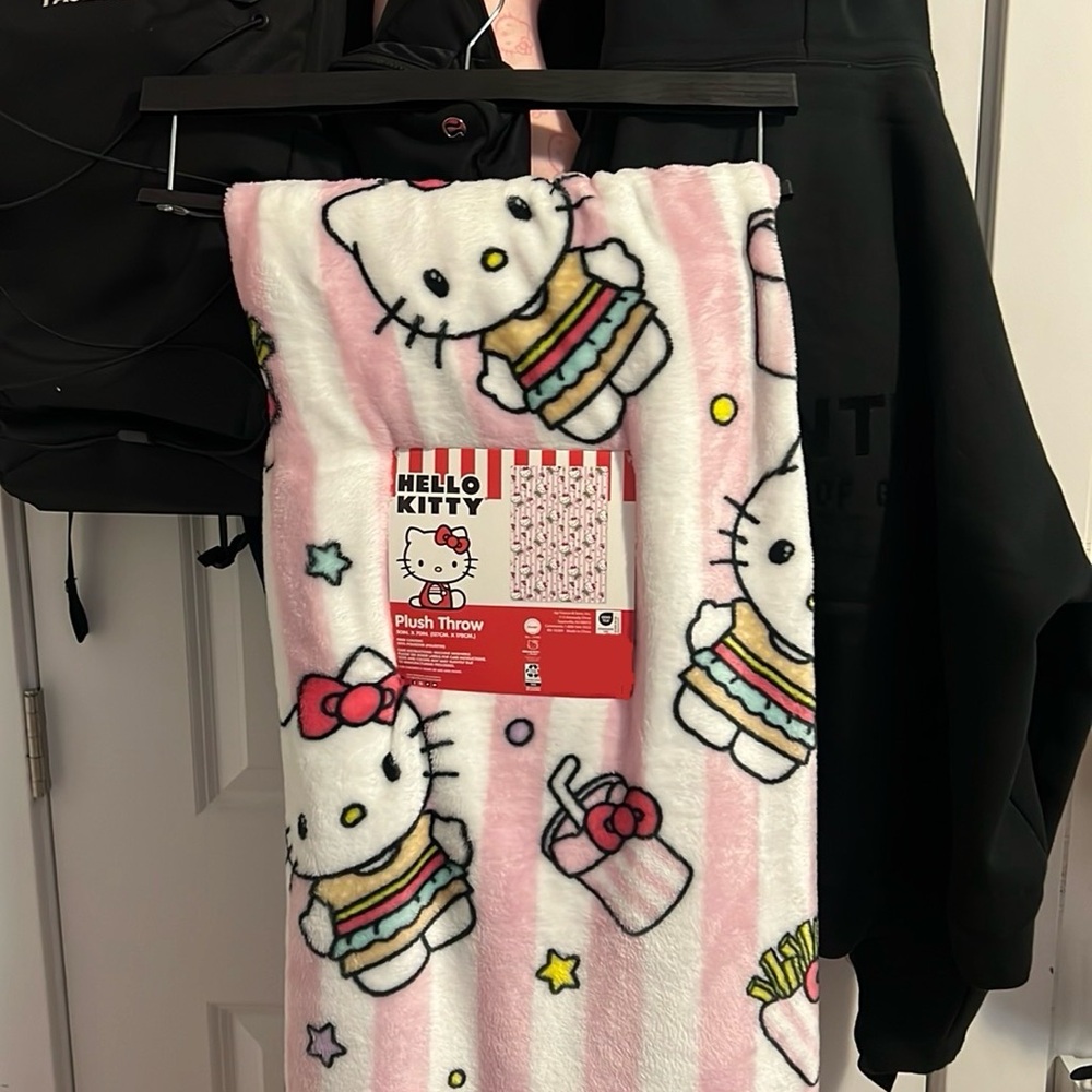 hamburger hello kitty throw blanket